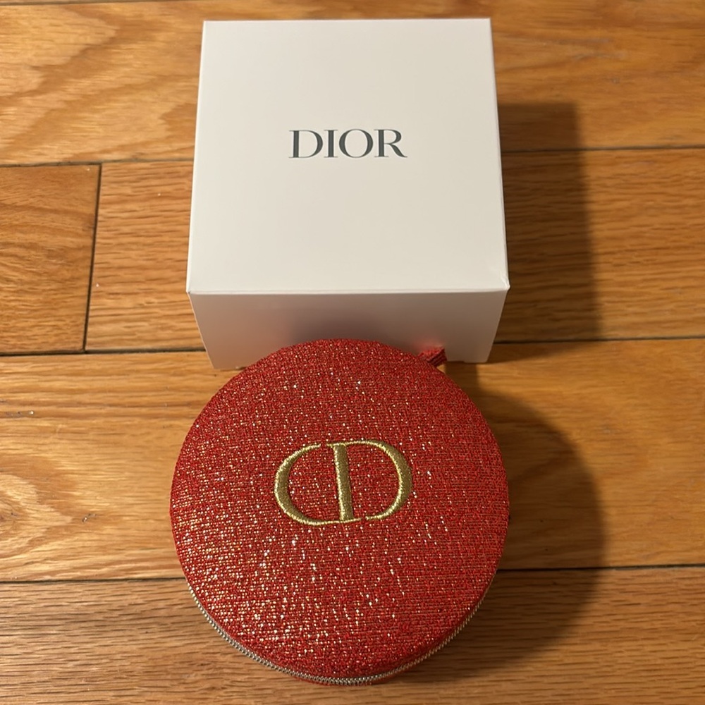 Dior round vanity case in red , 2025 limited edition